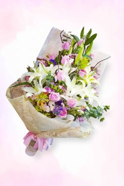 ช่อดอกไม้หลากหลายสี ขนาดกลางถึงใหญ่