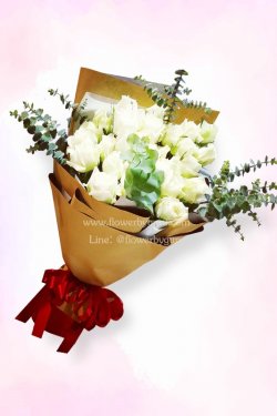 ช่อกุหลาบขาวห่อกระดาษสไตล์วินเทจ