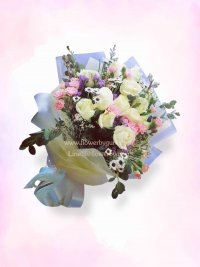 ช่อกุหลาบขาว ห่อกระดาษสีฟ้า