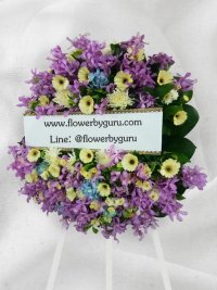 พวงหรีดดอกไม้สีม่วงเหลือง